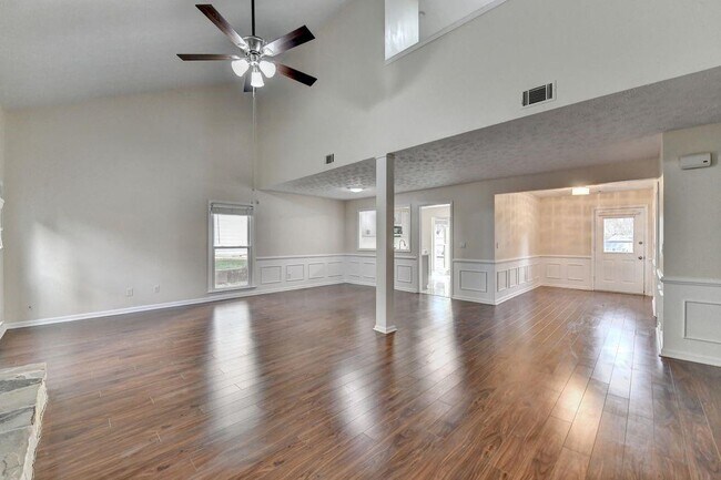 Building Photo - 200 Pine Bridge Trail