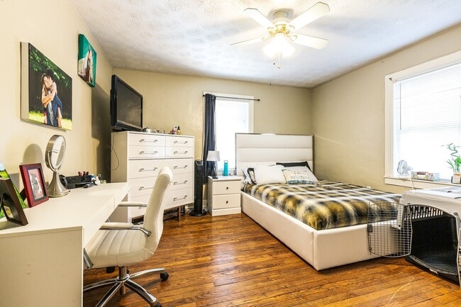 Building Photo - VIRTUAL SHOWINGS AVAILABLE - Great 4 Bedro...