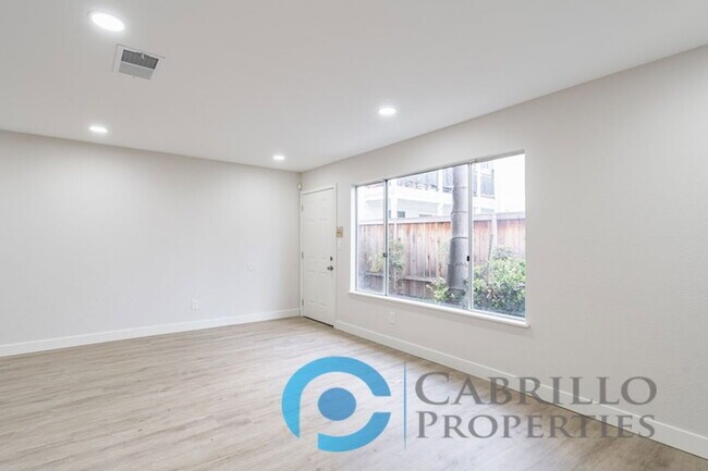 Building Photo - 4776 Bancroft St