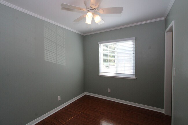 Building Photo - Two-Story 3-Bedroom Condo in Redlands!