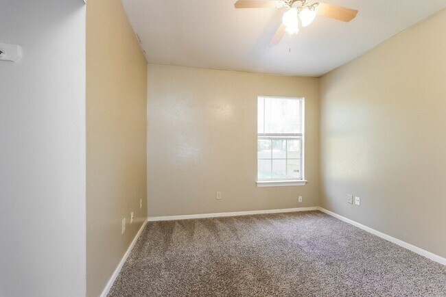 Building Photo - 23 Emery Cliff Pl