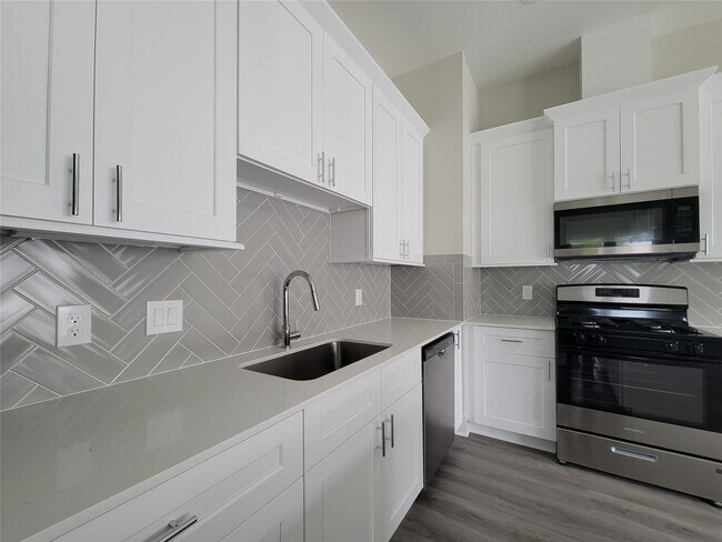 Building Photo - 8316 Curry Rd