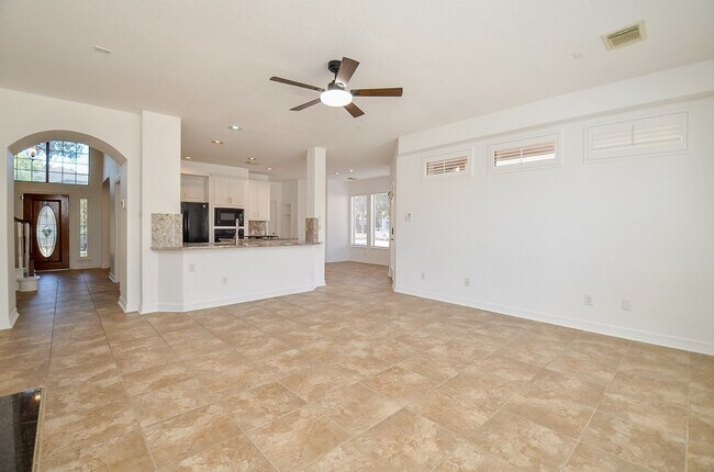 Building Photo - 5615 Bent Arbor Ln