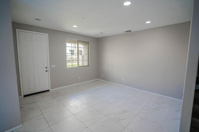 Building Photo - Modern 3-Bedroom Home in North Hollywood w...