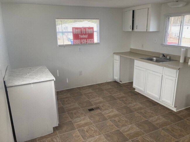 Building Photo - 106 Pecan Grove Cir