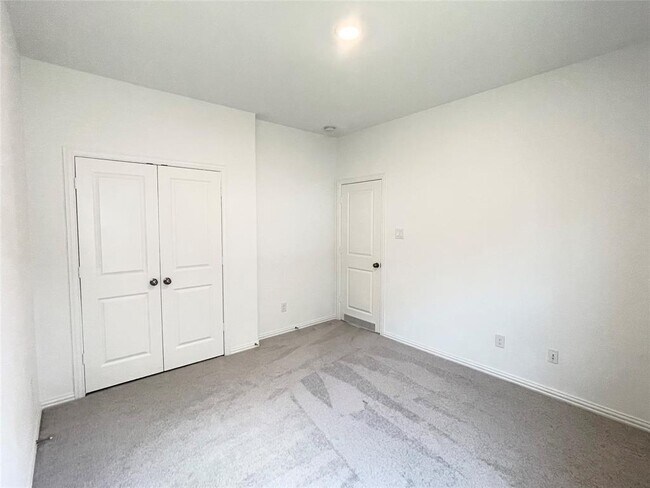 Building Photo - 2243 Rustboro Dr