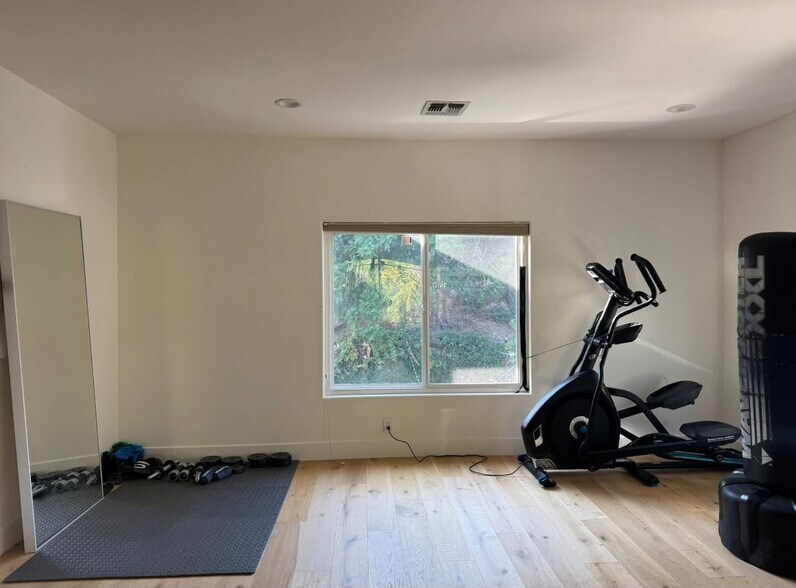 Building Photo - 22259 Dumetz Rd