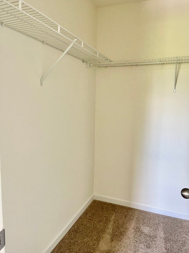 Building Photo - Available Now – Spacious 4BR Home on 1.5 Acres in Rural Hall!