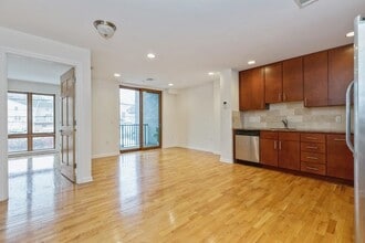 Building Photo - 17 Meadow Rd