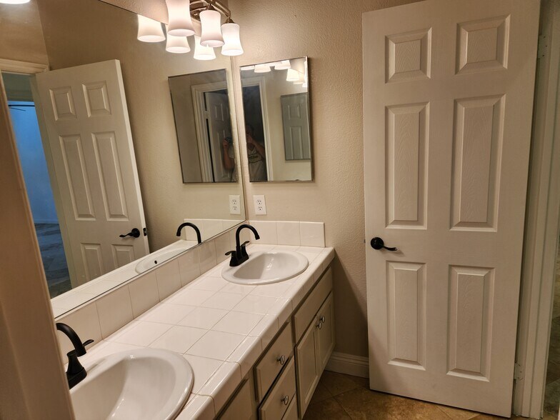 Building Photo - 68887 Panorama Dr