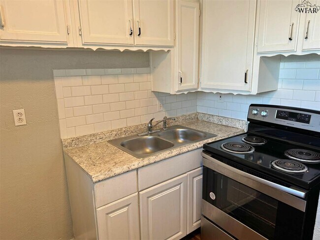 Building Photo - 1710 10th St