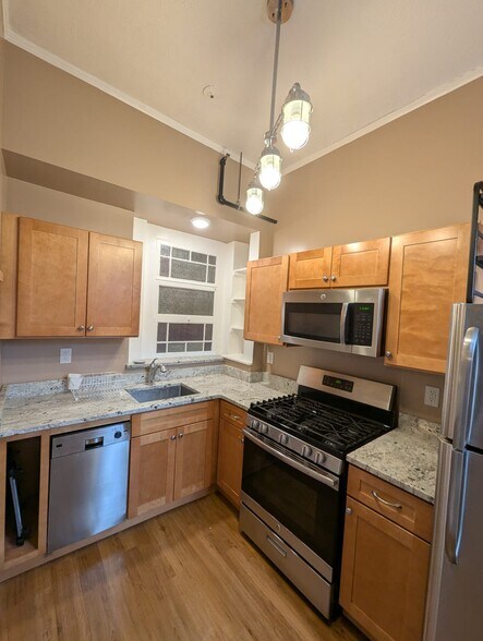 Building Photo - 178 Bowen St