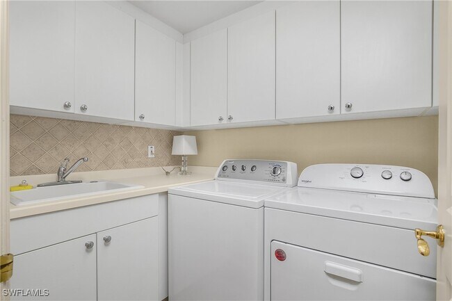 Building Photo - 7225 Pelican Bay Blvd