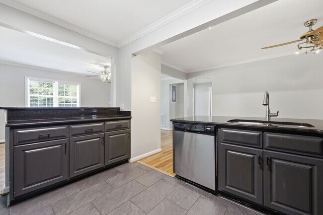 Building Photo - Modern Updates in this Classic 3bedroom/2.5 Bath Home in Erwin
