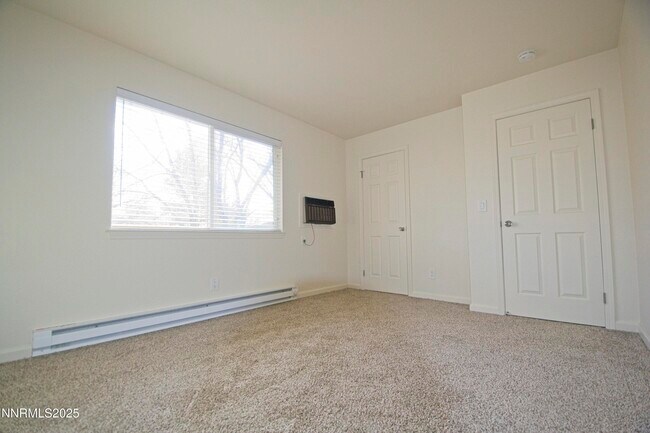 Building Photo - 4941 Catalina Dr