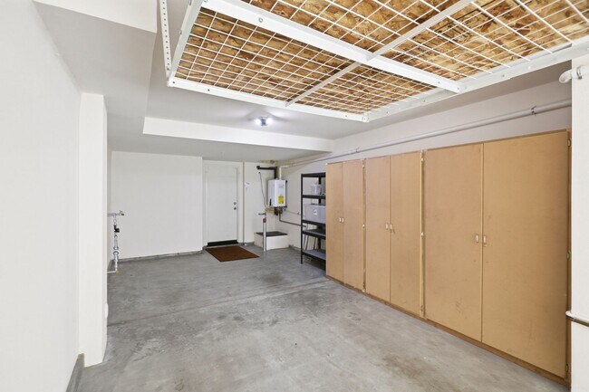 Building Photo - Point Loma, "The Bay" 2 bed 2 Bath Townhome now available! Amazing amenities, don't miss out