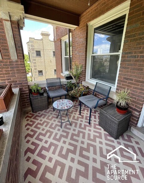 Building Photo - 1437 W Carmen Ave