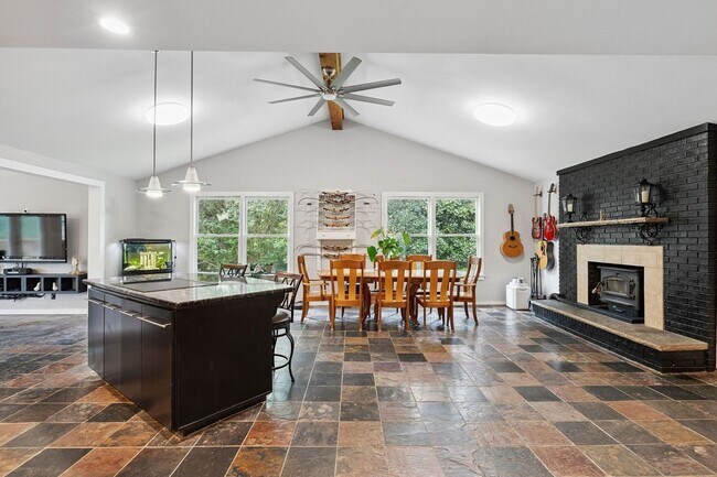 Building Photo - Gated versatile lifestyle property tucked into the heart of Tennessee’s most scenic countryside