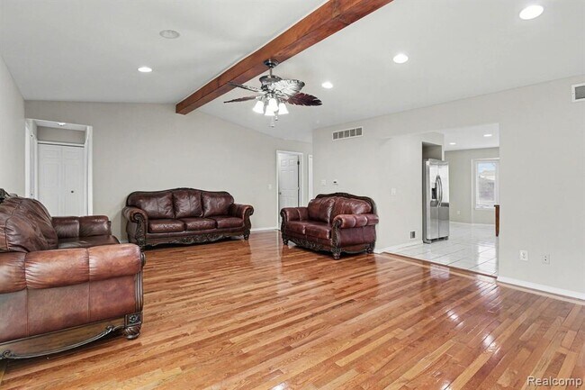 Building Photo - 39024 Faith Dr