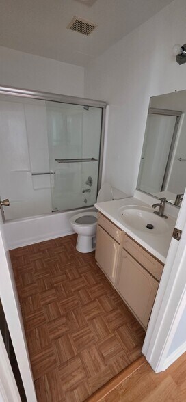 Building Photo - 125 Olive St