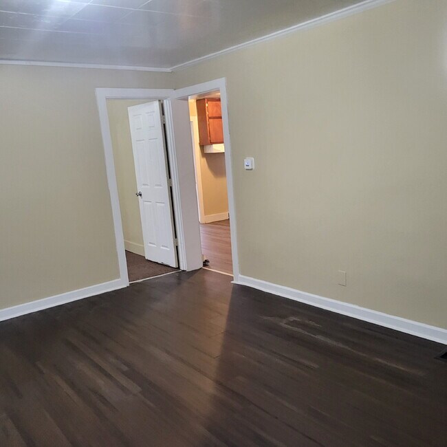 Building Photo - WEST SIDE HOUSE WITH 4 BEDROOMS, 2 BATHS, AND HUGE GARAGE/WORKSHOP COMBO