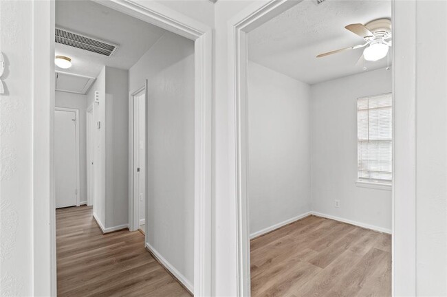 Building Photo - 10602 Rosehaven Dr