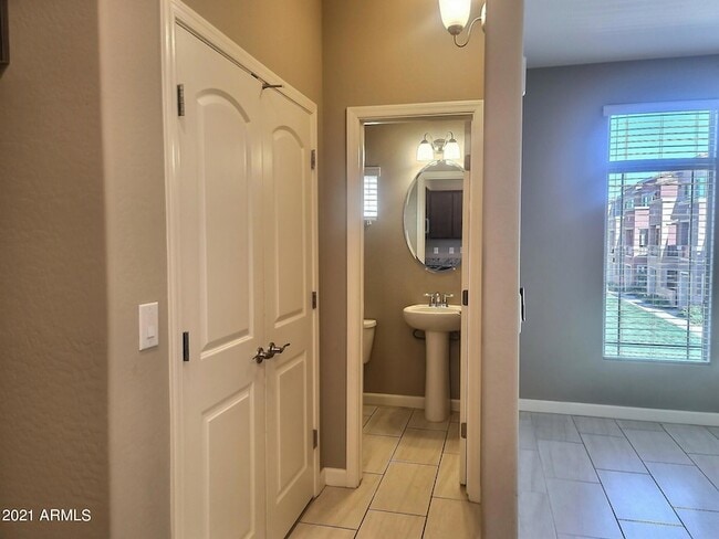 Building Photo - 240 W Juniper Ave