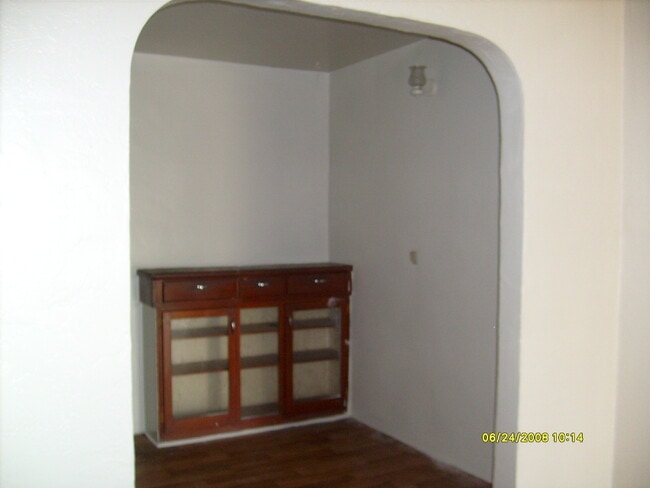Building Photo - Escalon cute 2 bedroom duplex w/garage