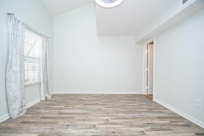 Building Photo - 9809 Richmond Ave.