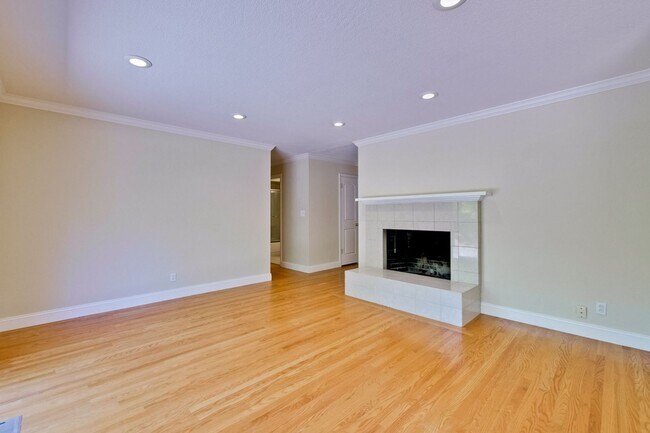 Building Photo - Spacious Home l Massive 12,525 Sq Ft Lot l...