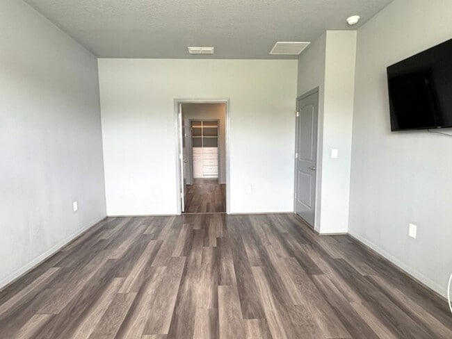 Building Photo - Gorgeous 2 Bedroom Home with Office!