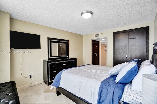 Building Photo - 16711 Collins Ave