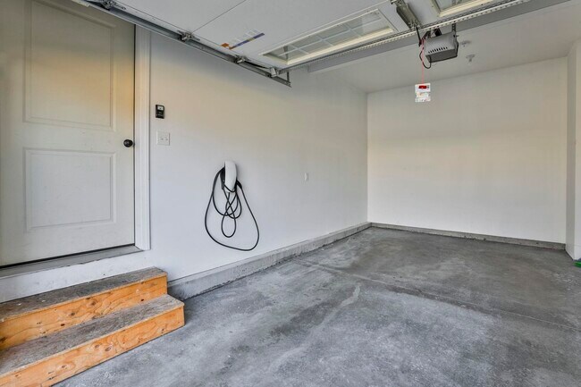Building Photo - 4A Button Dr