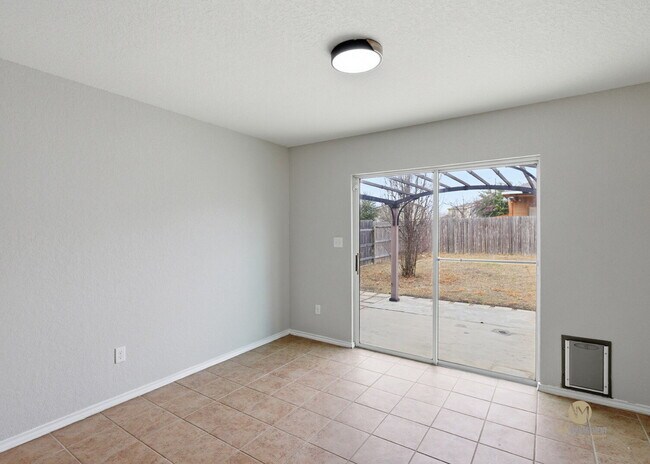 Building Photo - Silver Oaks Beauty | 3 Bed | 2.5 Bath | 1,812 Sq Ft | Corner Lot in 78254