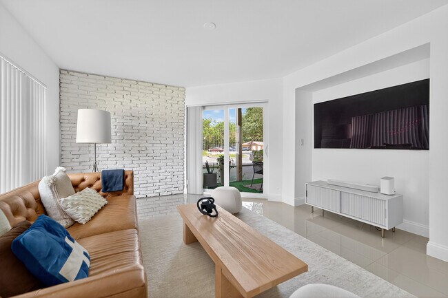 Building Photo - 4807 Via Palm Lakes Via
