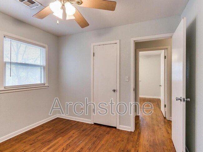 Building Photo - 630 Villa Dr