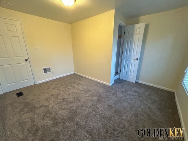 Building Photo - Westside 3 Bedroom