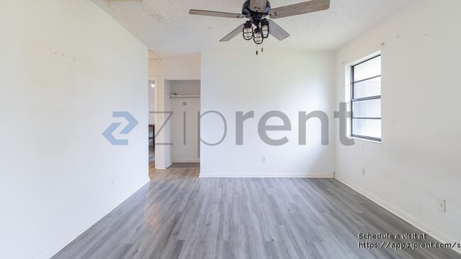 Building Photo - 604 Roselyn Ave