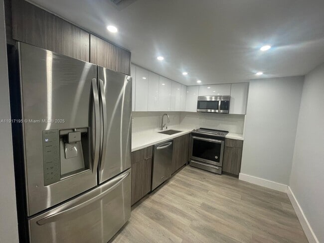 Building Photo - 780 NE 69th St