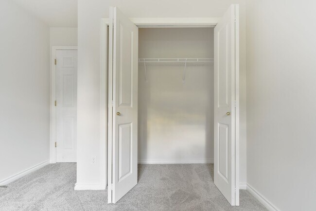 Building Photo - Nice 5 Bed / 2.5 bath house for rent in Kenmore.
