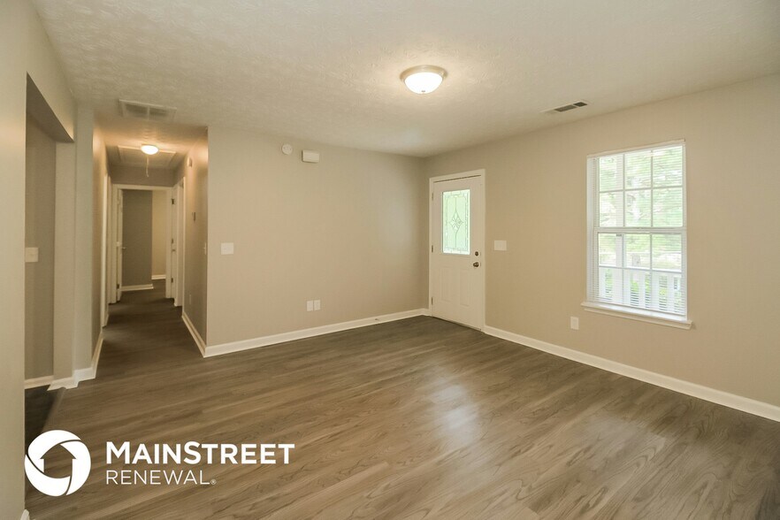 Building Photo - 8303 Lakeview Dr SW