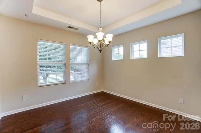 Building Photo - 1934 Madeira Cir
