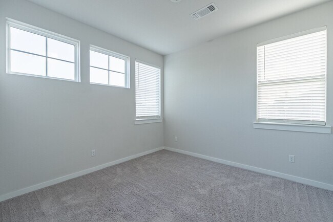 Building Photo - Spacious Buda Beauty Offering Open-Concept Living and Flexible Space for Every Lifestyle!