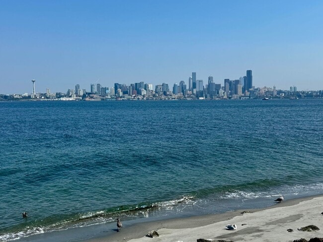 Building Photo - West Seattle ~ Alki Beach Home