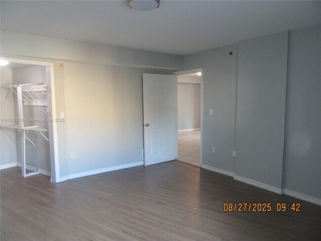 Building Photo - 2475 NW 16th St Rd