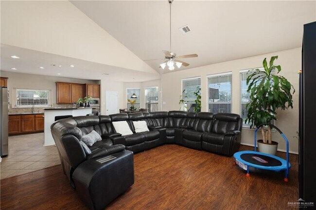 Building Photo - 21 Santa Lydia St