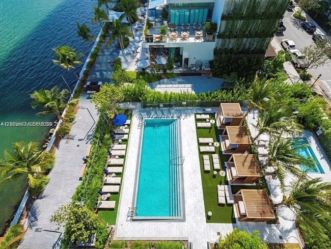 Building Photo - 3131 NE 7th Ave