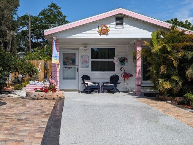 Building Photo - 814 67th St S