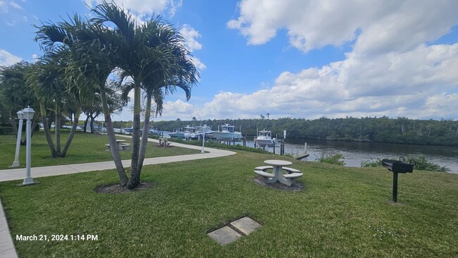 Building Photo - *** Charming Condo Waterfront Community Un...