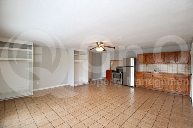 Building Photo - 2522 E Don Carlos Ave
